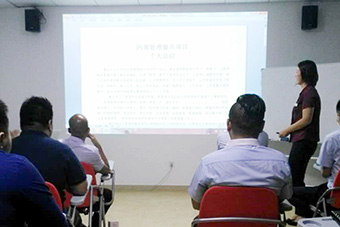 團(tuán)隊(duì)合照